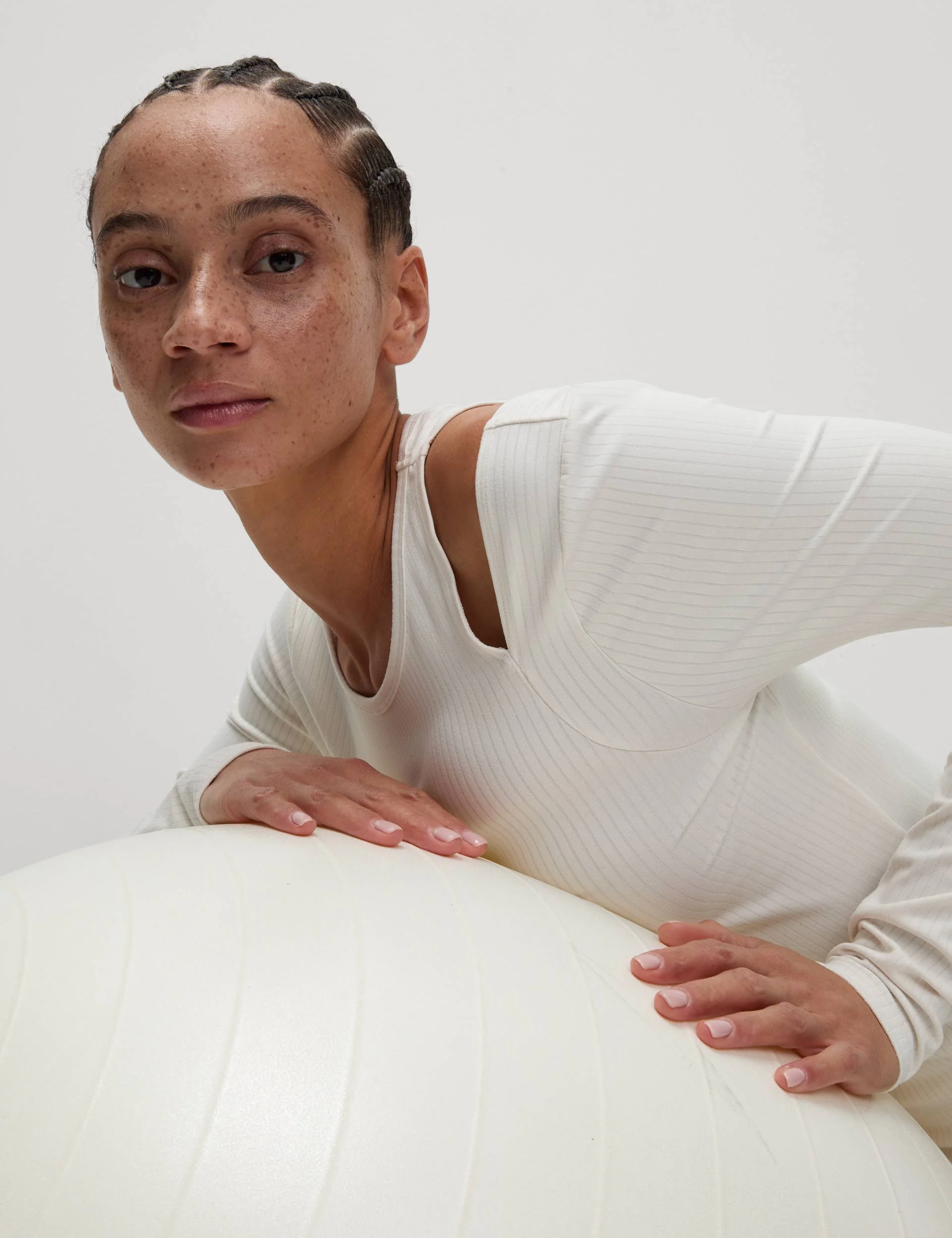 Rib Cold Shoulder Fitted Yoga Top - Ivory - Image 3