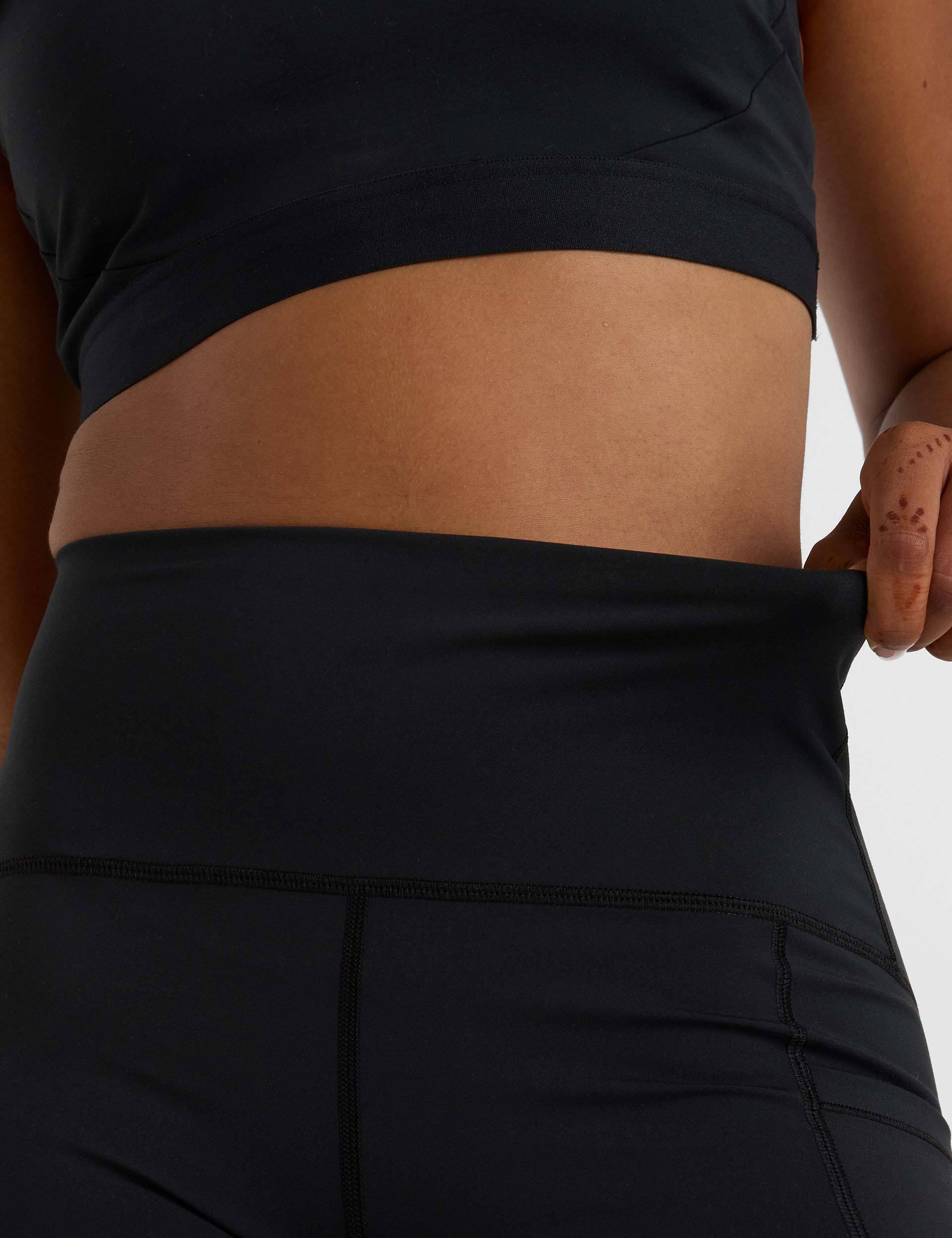 NB Sleek Pocket High Waisted Short 6" - Black - Image 4